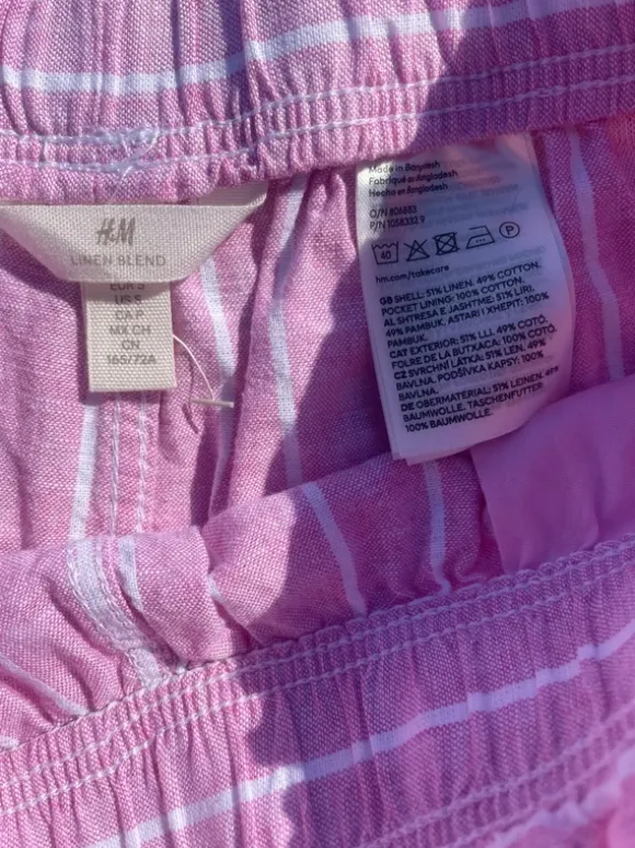 Lyserøde shorts med hvis stribe