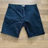 Marinblå chino shorts