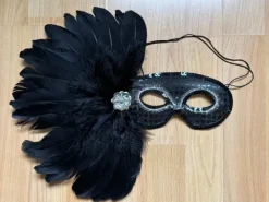 Maske med fjer