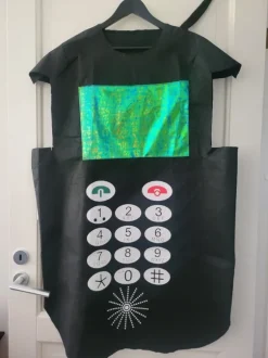 Maskerad: Mobiltelfon med knappar, skärm & antenn