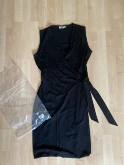 Me&I meandi ny svart omlottklänning stl M wrap dress