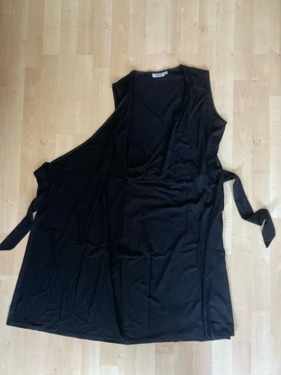 Me&I meandi ny svart omlottklänning stl M wrap dress