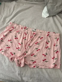 Mjukis shorts med körsbär