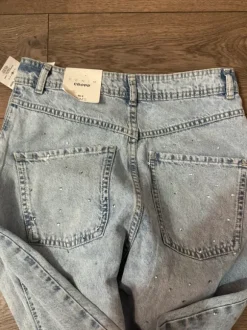 Mom Jeans z cyrkoniami