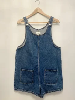 Monki! Blå cool jeans hängsle shorts, kort byxdress jumpsuit. Stl XS, S