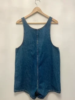 Monki! Blå cool jeans hängsle shorts, kort byxdress jumpsuit. Stl XS, S
