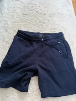 Mörkblå shorts