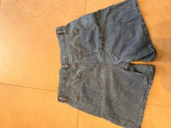 Mørke denim shorts