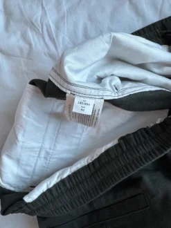 Mørkegrønne hørmix chinos med stretch i livet fra Arket
