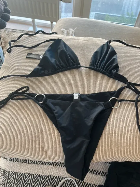 Na-kd bikini