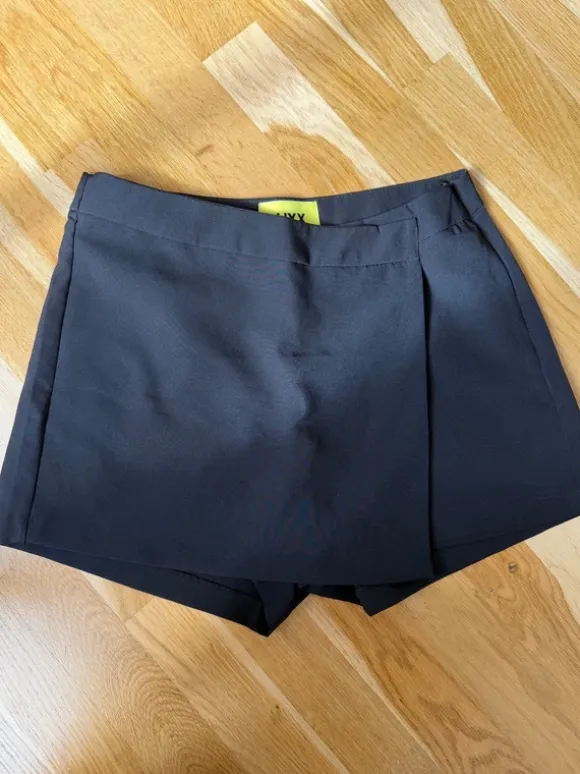 Nederdel med indbygget shorts