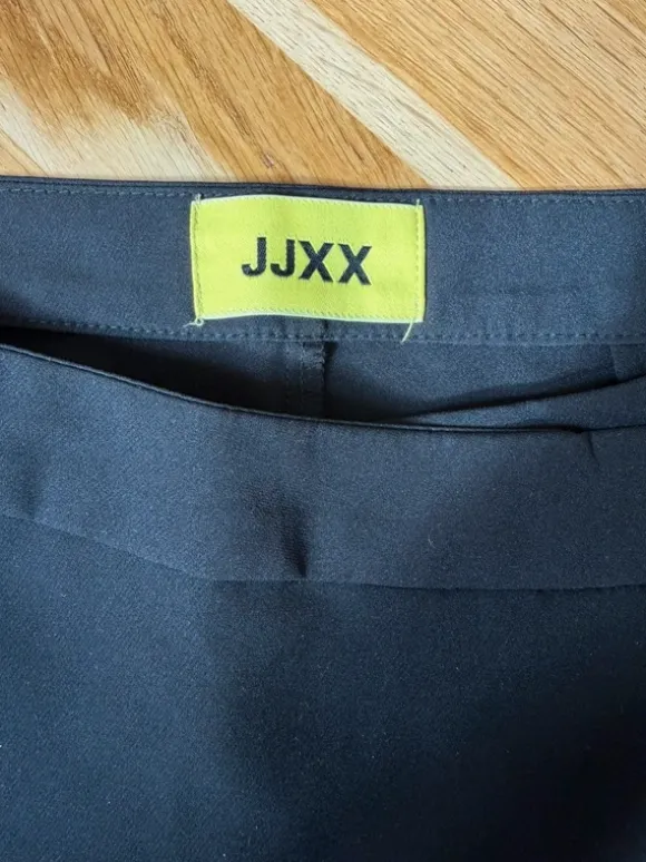 Nederdel med indbygget shorts