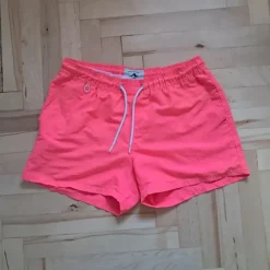 Neonowe spodenki kąpielowe FSBN Beach | Różowe szorty na basen/plażę