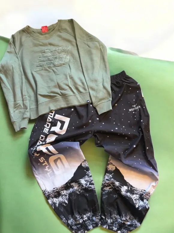 New Balance Vintage Logo Sweatshirt + Space Graphic Jogger Pants Bundle