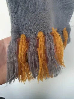 Newt Scamander's hufflepuff scarf