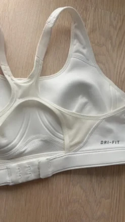 Nike drifit urheilurintaliivit