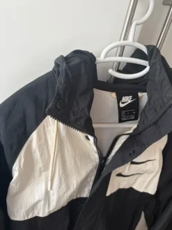 Nike vindjakke