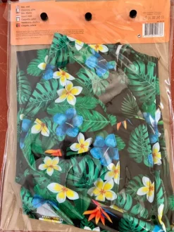 Ny farvestrålende vest og hat til Hawaii-temafest