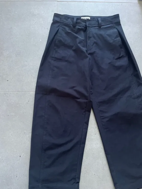Only barrel pants
