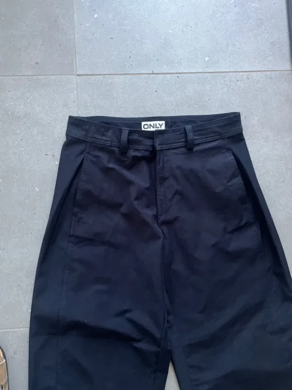 Only barrel pants