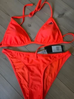 Orange Adidas bikini str 40.