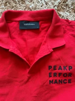 Peak Performance - Punainen Pikee paita