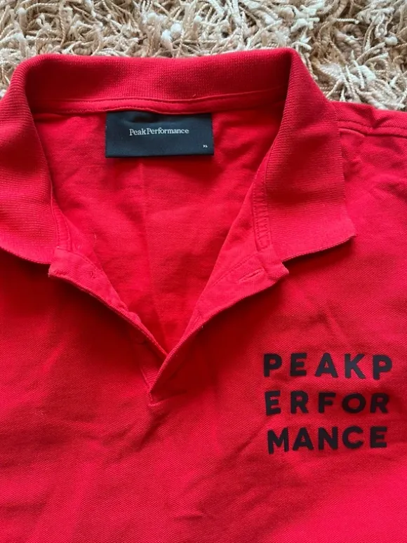 Peak Performance - Punainen Pikee paita