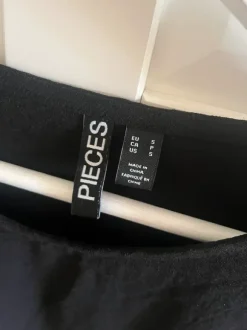 Pieces bluse med frynser