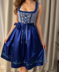 Piękna sukienka typu dirndl w klasycznym, bawarskim stylu 💙