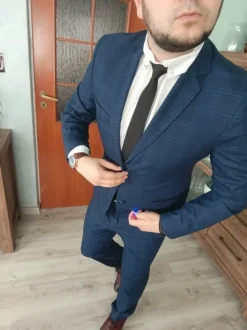 Piękny męski garnitur w kartę