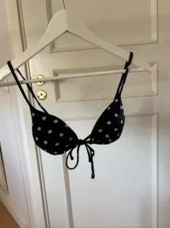 Prickig bikinitopp