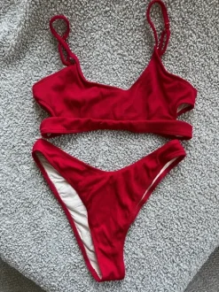 Röd bikini