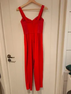 Röd snygg byxdress, H&M stl 38