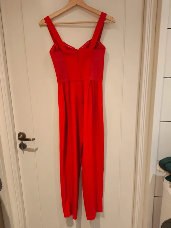 Röd snygg byxdress, H&M stl 38