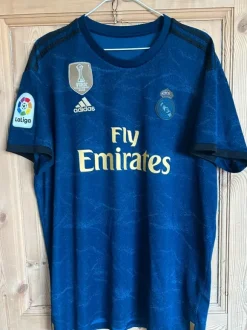Real Madrid 19/20 away shirt w. Kroos