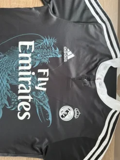 Real madrid away trøje.
