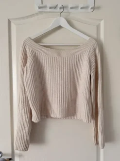 Rib-knit off-the-shoulder jumper