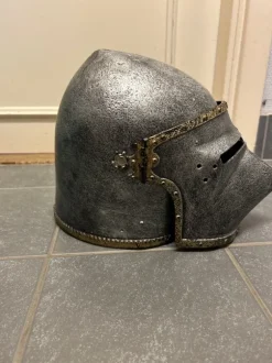 Riddarhjälm tornerspel rollspel inredning teater cosplay storlek 52-55