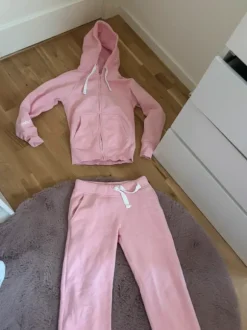 Rosa russemerch set