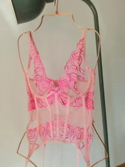 Seksowny gorset 80B z motywem kwiatowym z fiszbinami. Sexy