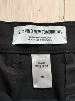 Shaping new tomorrow Chinos