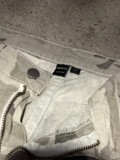 SHEIN grå camo cargo bukser