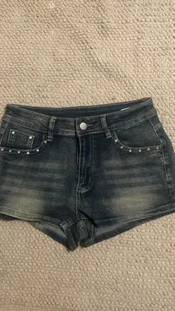 SHEIN skorts med dödskallar