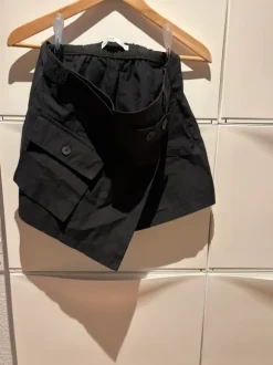 Shorts fra Bershka med skrå detalje