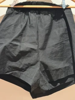 Shorts fra Bershka med skrå detalje