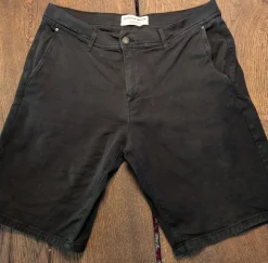 Shorts fra Shaping New Tomorow
