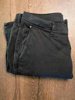 Shorts fra Shaping New Tomorow