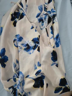 Silkkinen yömekko