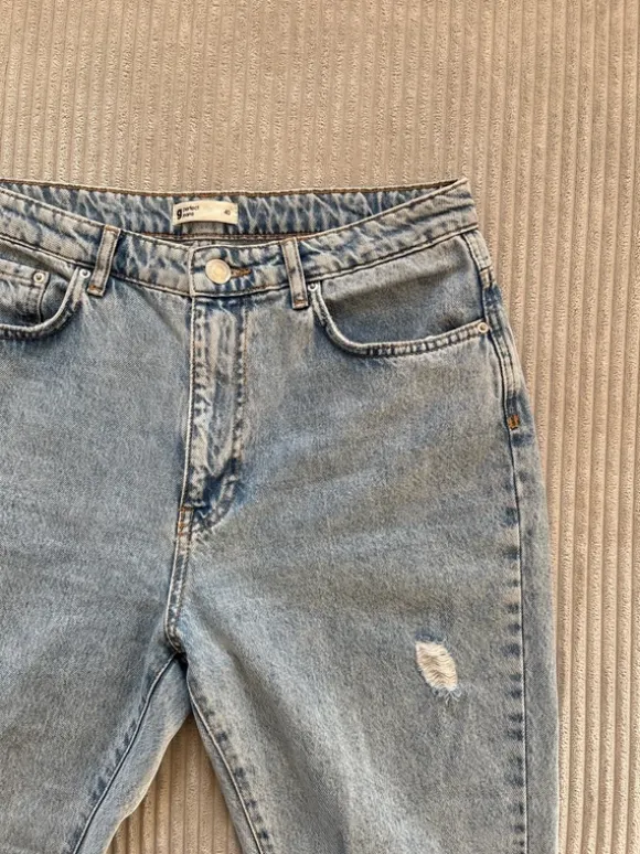 Slitna jeans (Perfect jeans) från Gina Tricot i storlek 40