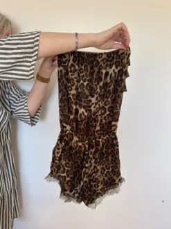 Smuk leopard printet buksedragt